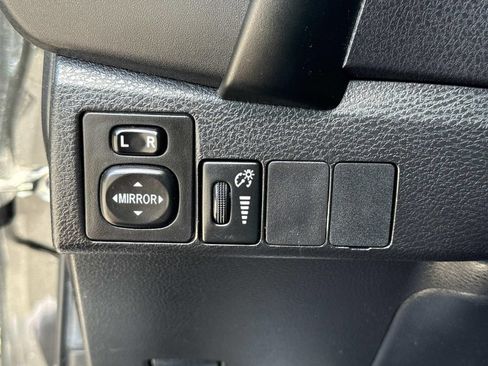 Used 2018 Toyota Corolla SE FWD image 41