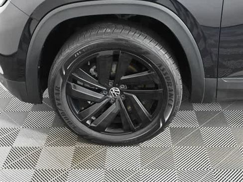 Certified 2023 Volkswagen Atlas Cross Sport SE w/ Black Wheel Package image 28