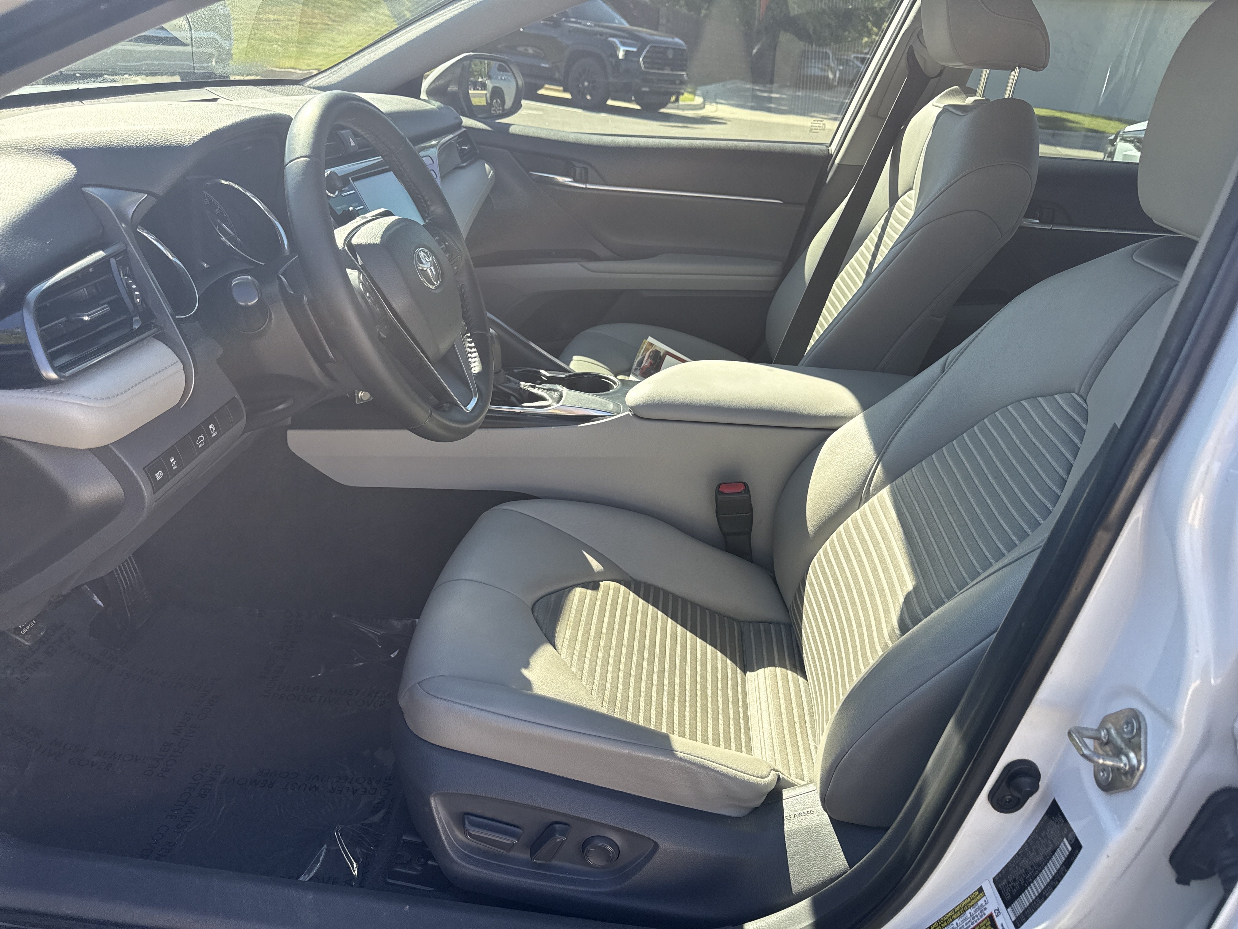 Used 2019 Toyota Camry SE FWD image 16