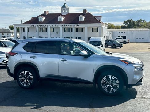 Used 2023 Nissan Rogue SV w/ SV Premium B Package image 4