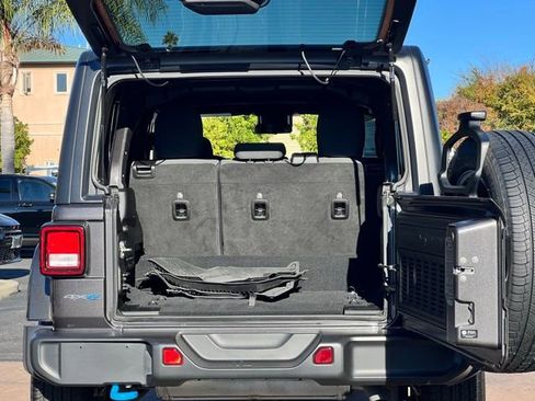 Used 2024 Jeep Wrangler Unlimited image 16