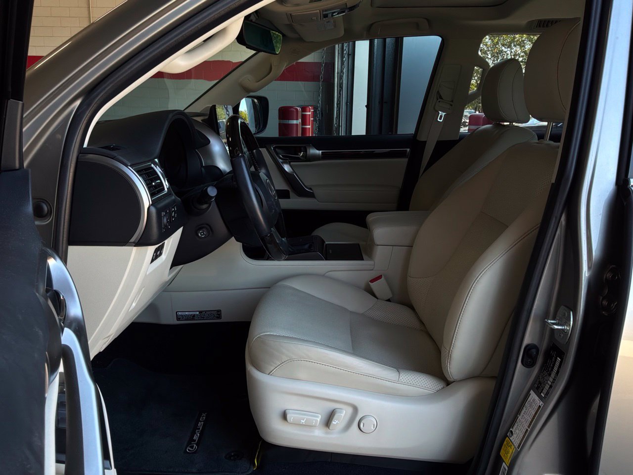 Used 2022 Lexus GX 460 Luxury w/ Off Road Package AWD/4WD image 10