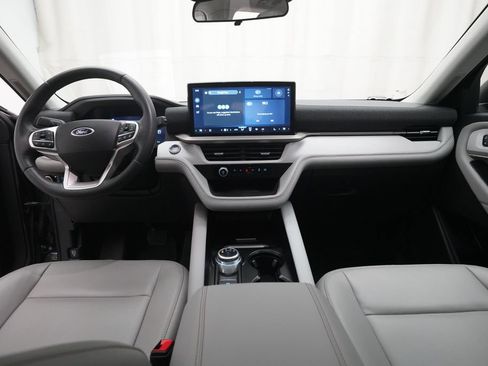 Used 2025 Ford Explorer Active w/ Active Comfort Package AWD/4WD image 5