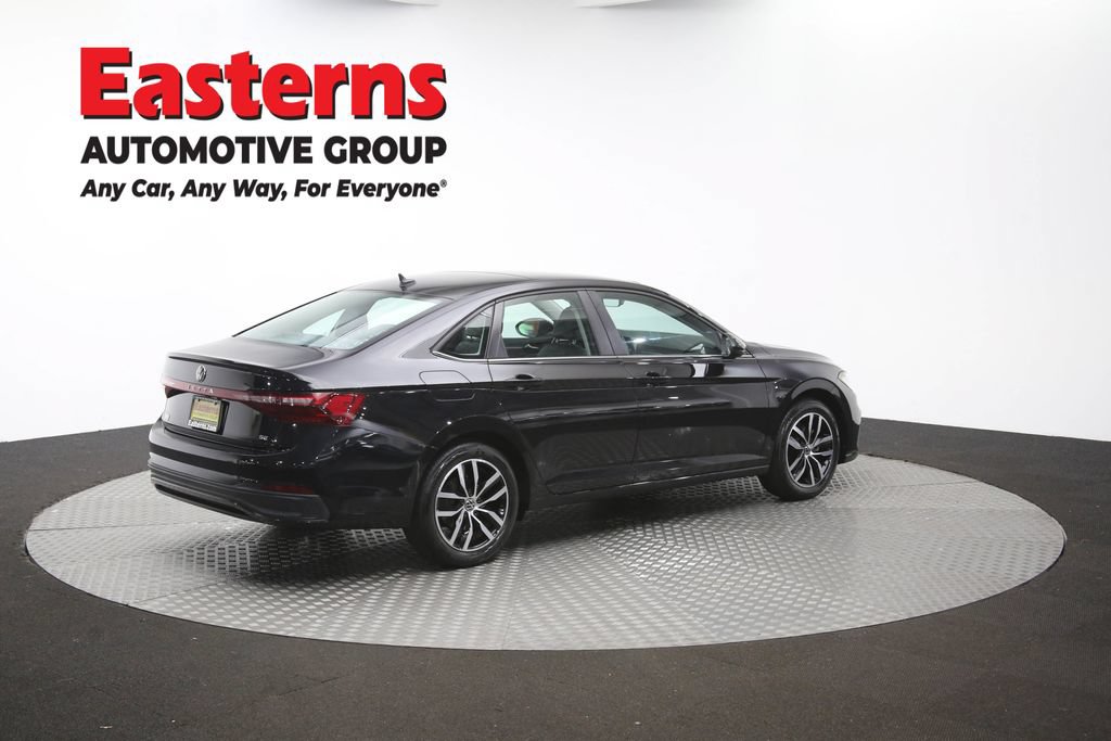Used 2025 Volkswagen Jetta SE FWD image 43