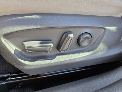 Used 2019 Toyota Camry SE image 22