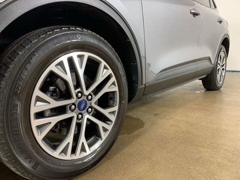 Used 2022 Ford Escape SEL image 2