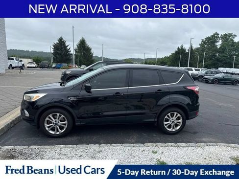 Used 2017 Ford Escape SE w/ SE Cold Weather Package AWD/4WD image 4