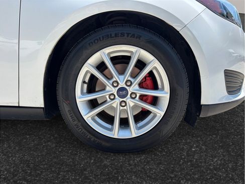 Used 2017 Ford Focus SE FWD image 12