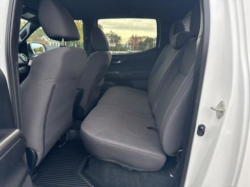 Used 2018 Toyota Tacoma TRD Off-Road image 5