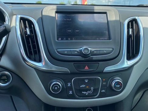 Used 2021 Chevrolet Equinox LS FWD image 21