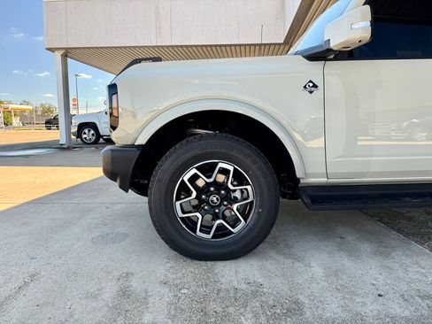 New 2025 Ford Bronco Outer Banks image 3