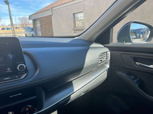 Used 2025 Nissan Rogue SV image 37