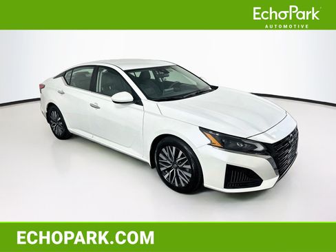 Used 2023 Nissan Altima 2.5 SV FWD image 1