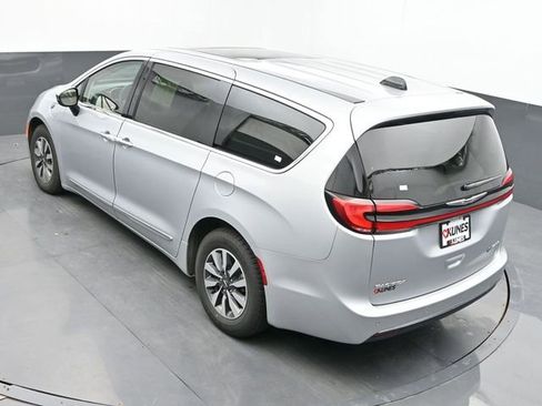 Used 2023 Chrysler Pacifica Limited image 45