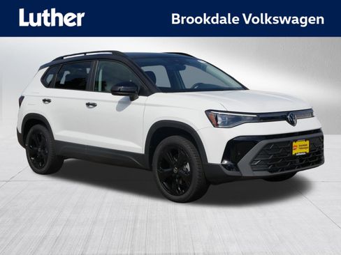 New 2025 Volkswagen Taos SE image 1