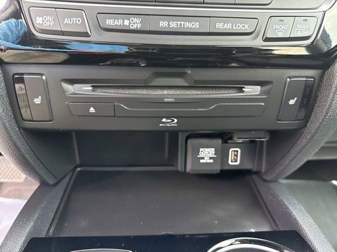 Used 2019 Honda Pilot Touring image 37