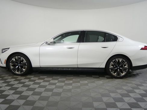 Certified 2025 BMW 530i RWD image 6