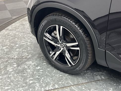 Used 2025 Volvo XC40 B5 Core image 32