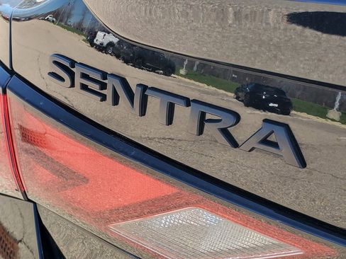 Used 2023 Nissan Sentra SR w/ Midnight Edition Package FWD image 6