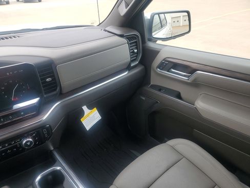 Used 2024 GMC Sierra 1500 SLT w/ SLT Premium Plus Package image 11