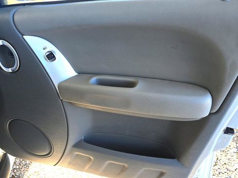 Used 2007 Jeep Liberty Limited image 25