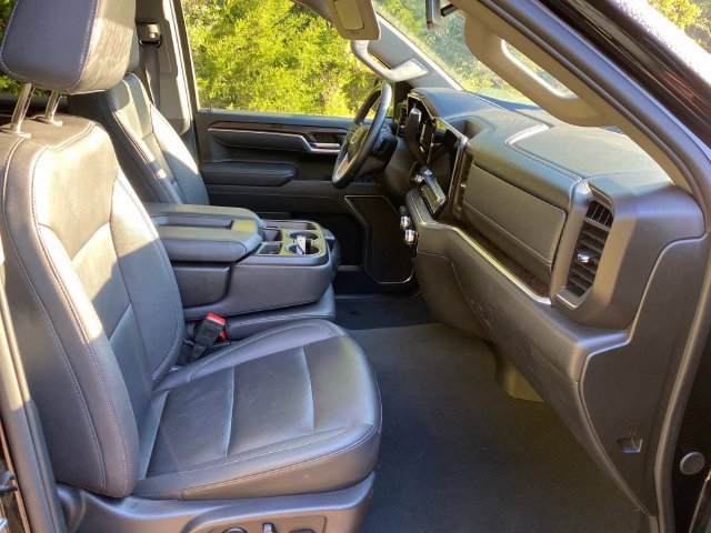 Used 2025 GMC Sierra 1500 SLT AWD/4WD image 36