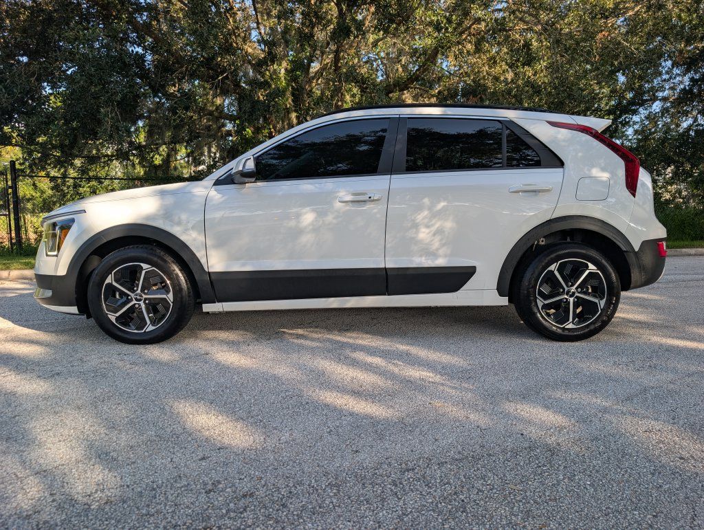 Used 2025 Kia Niro EX FWD image 5