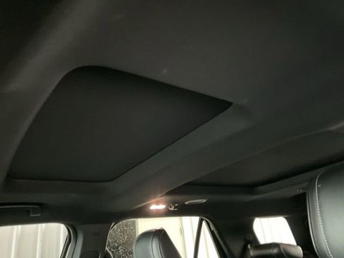 Used 2019 Ford Explorer Platinum image 9