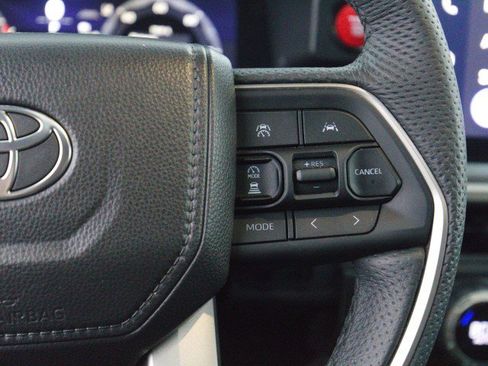 Used 2025 Toyota Tacoma TRD Off-Road image 21