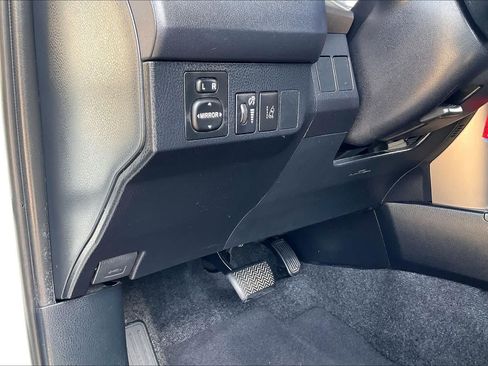 Used 2018 Toyota RAV4 LE FWD image 35