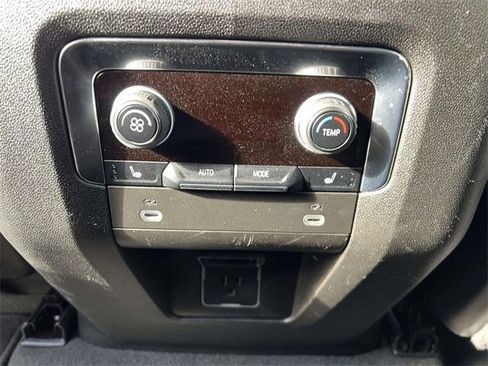 Certified 2024 Chevrolet Suburban Premier image 17