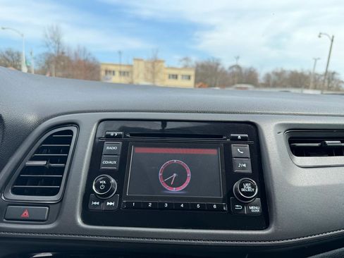 Used 2018 Honda HR-V LX image 12