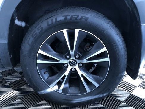 Used 2019 Toyota Highlander Plus w/ Phone Cable & Charge Package image 18