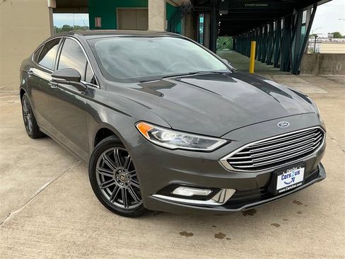 Used 2017 Ford Fusion SE w/ Fusion SE Technology Package FWD image 7