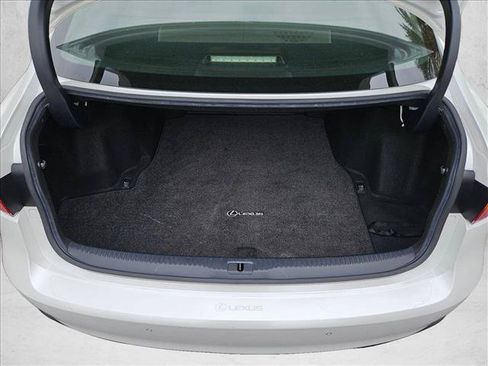 Used 2018 Lexus IS 300 w/ Comfort Package RWD image 4