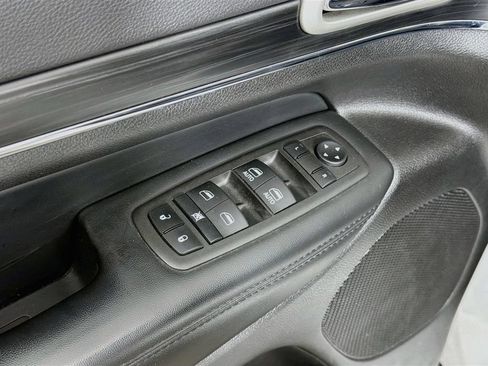 Used 2022 Jeep Grand Cherokee Limited w/ Tech Group AWD/4WD image 18