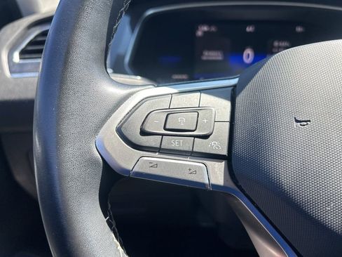 Used 2022 Volkswagen Tiguan SE image 19