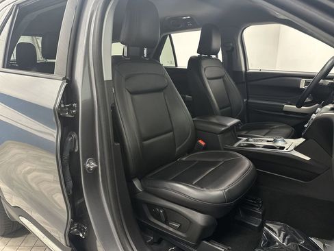 Used 2023 Ford Explorer XLT w/ Equipment Group 202A image 30