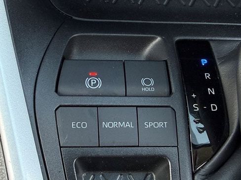 Used 2025 Toyota RAV4 XLE FWD image 24