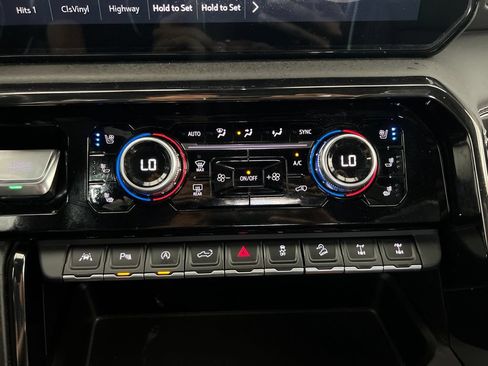 Used 2023 GMC Sierra 1500 AT4X AWD/4WD image 17