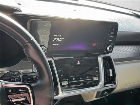 Used 2023 Kia Sorento SX image 13