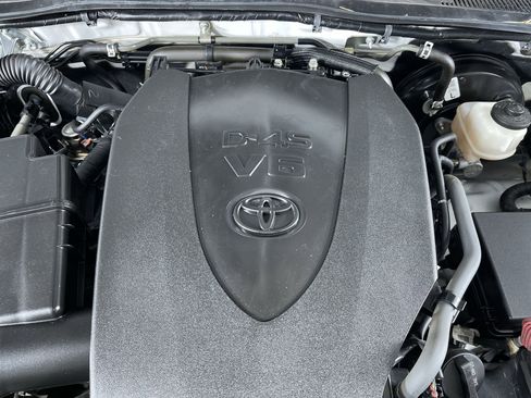 Used 2020 Toyota Tacoma SR5 image 29