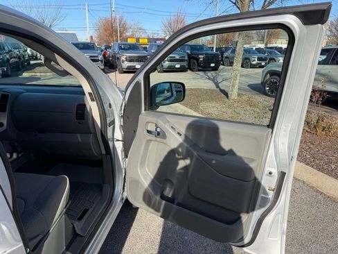Used 2021 Nissan Frontier SV image 22