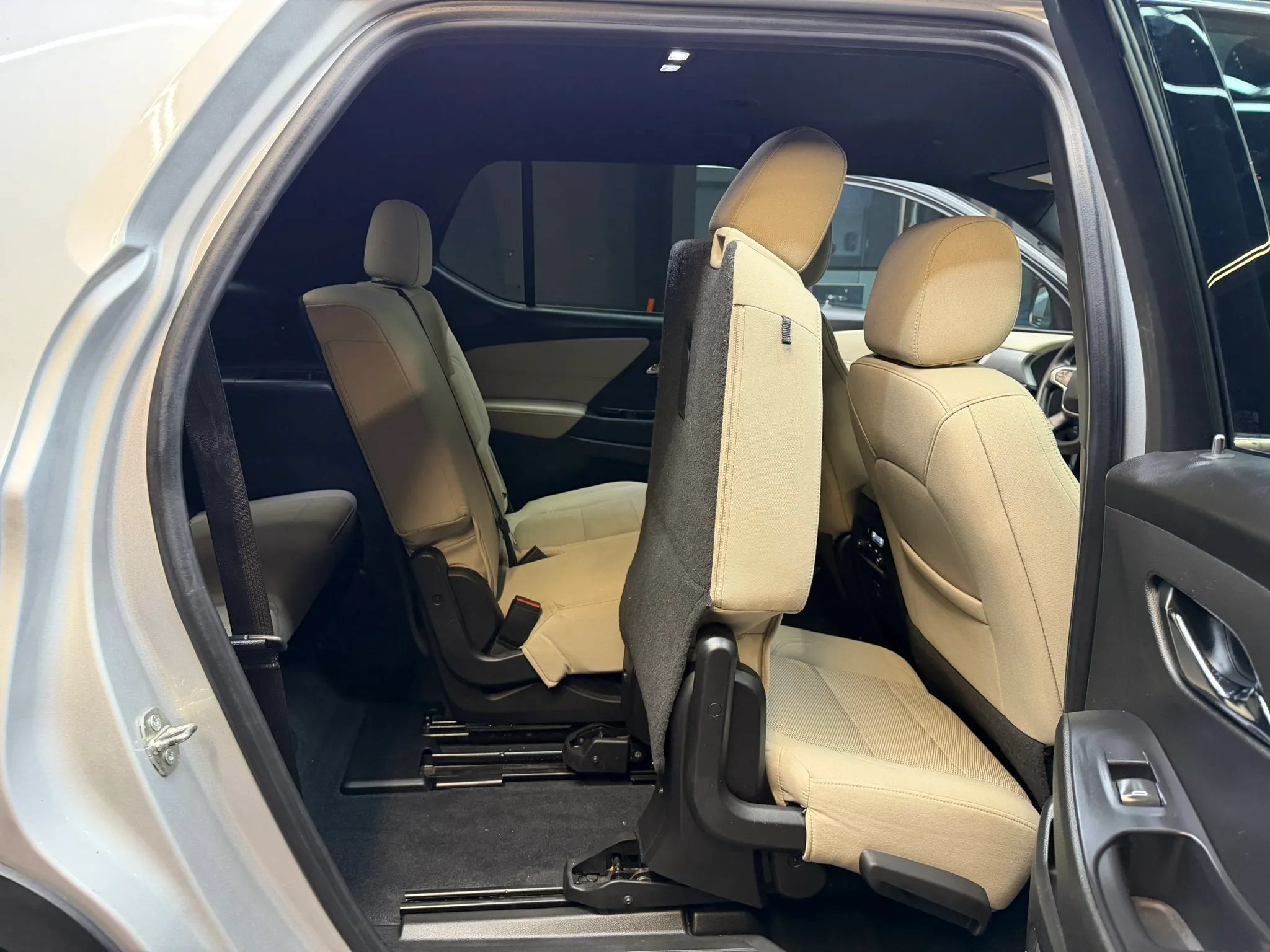 Used 2022 Chevrolet Traverse LS AWD/4WD image 30