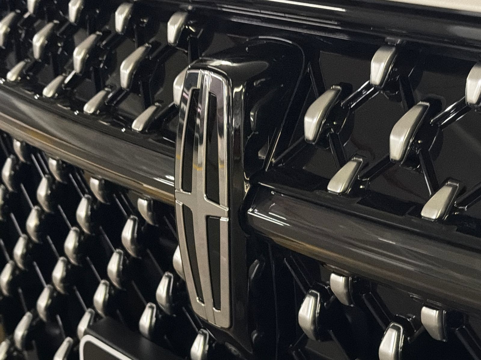New 2026 Lincoln Nautilus Premier AWD/4WD image 12