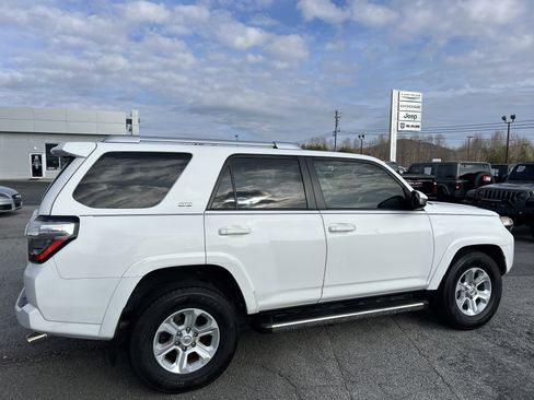 Used 2017 Toyota 4Runner SR5 image 8