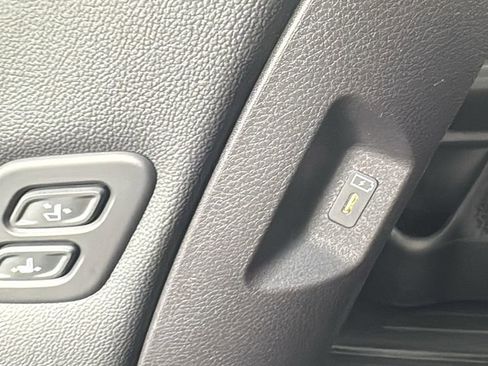 Used 2025 Kia Carnival SX Prestige image 40