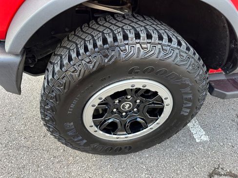 Certified 2023 Ford Bronco Outer Banks w/ Sasquatch Package image 10