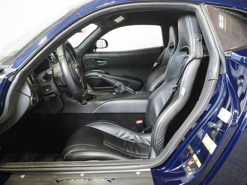 Used 2017 Dodge Viper GTC w/ GTS Interior Package RWD image 12