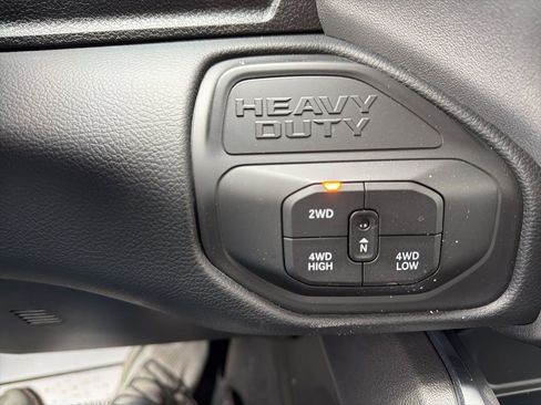 New 2026 RAM 2500 Laramie AWD/4WD image 17